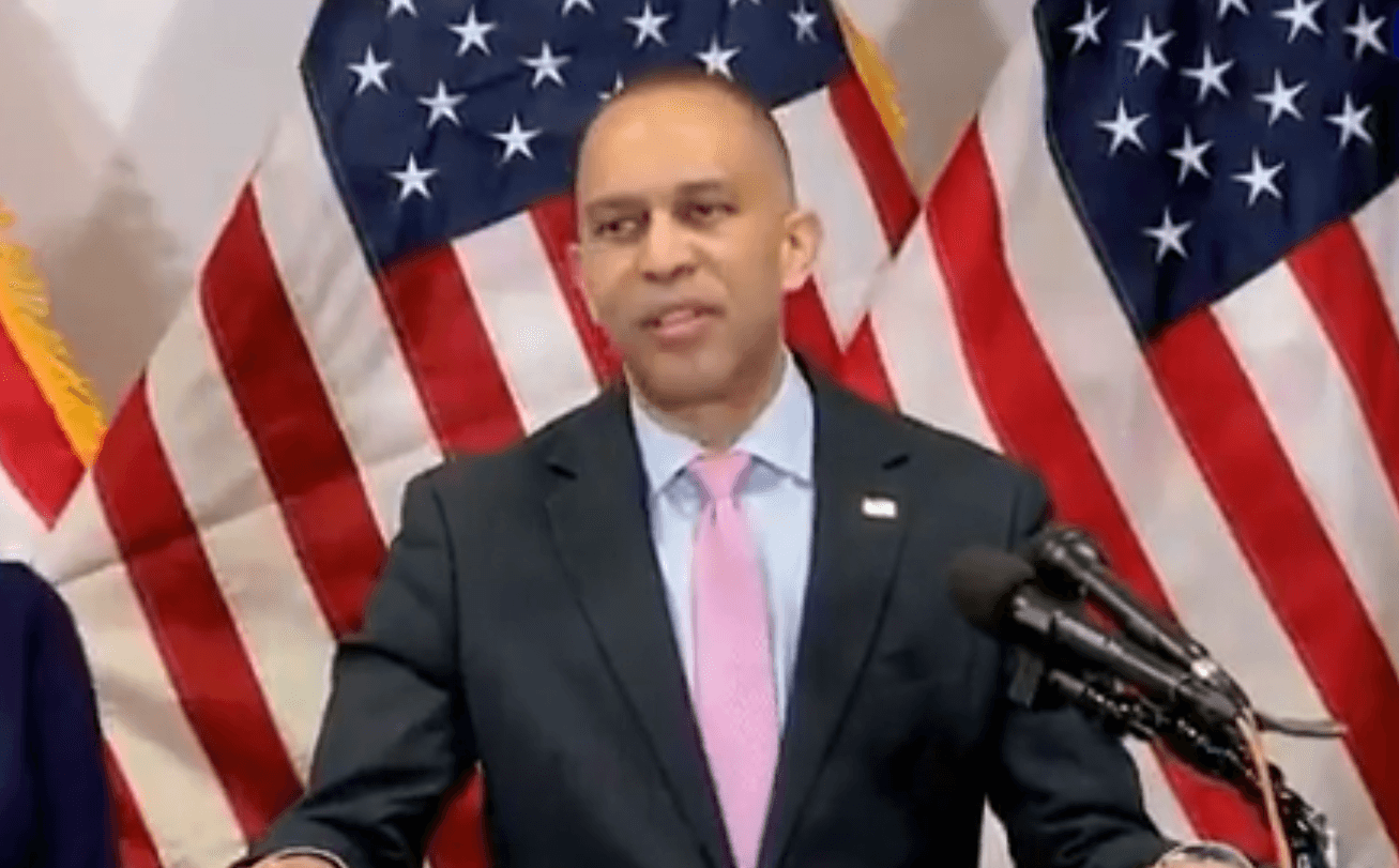 Jeffries’ ‘Maximum Warfare’ Remark Resurfaces After Shocking Attack At Correspondents’ Dinner