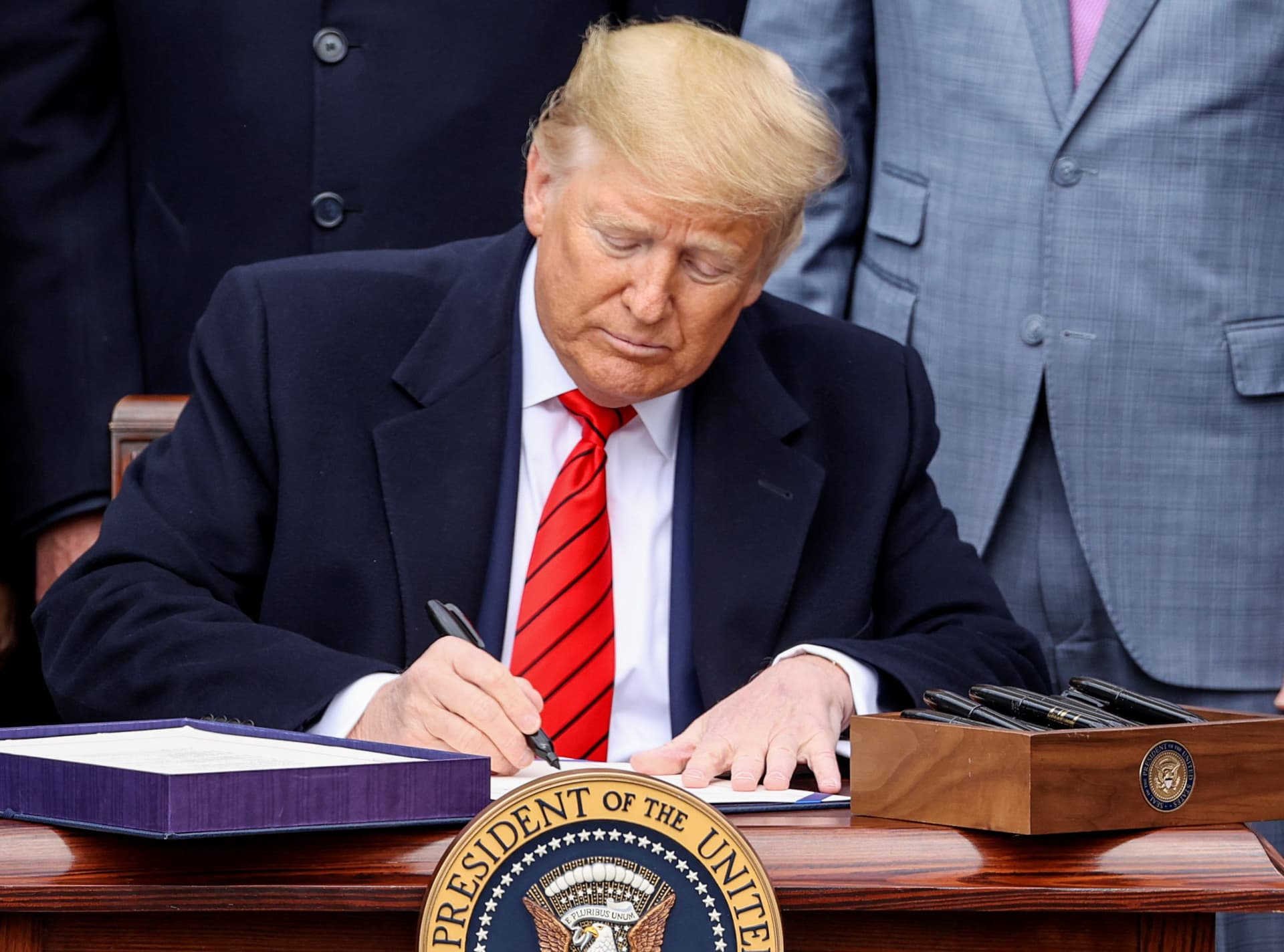 Trump Signs āCutting-Edgeā USMCA, Says the Future Will Be āRaised, Grown, Built and Madeā in the US