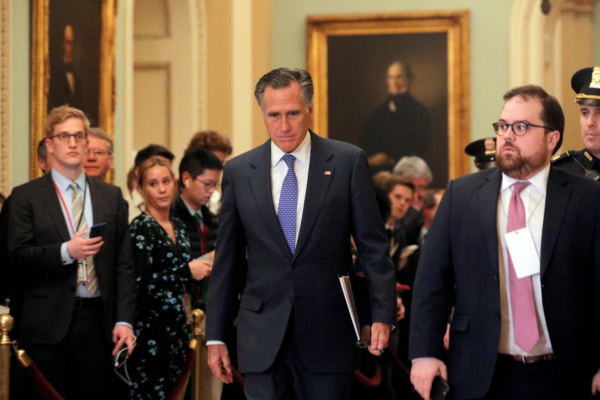 Democrats Approve of Mitt Romney More Than Republicans, Gallup Poll Shows