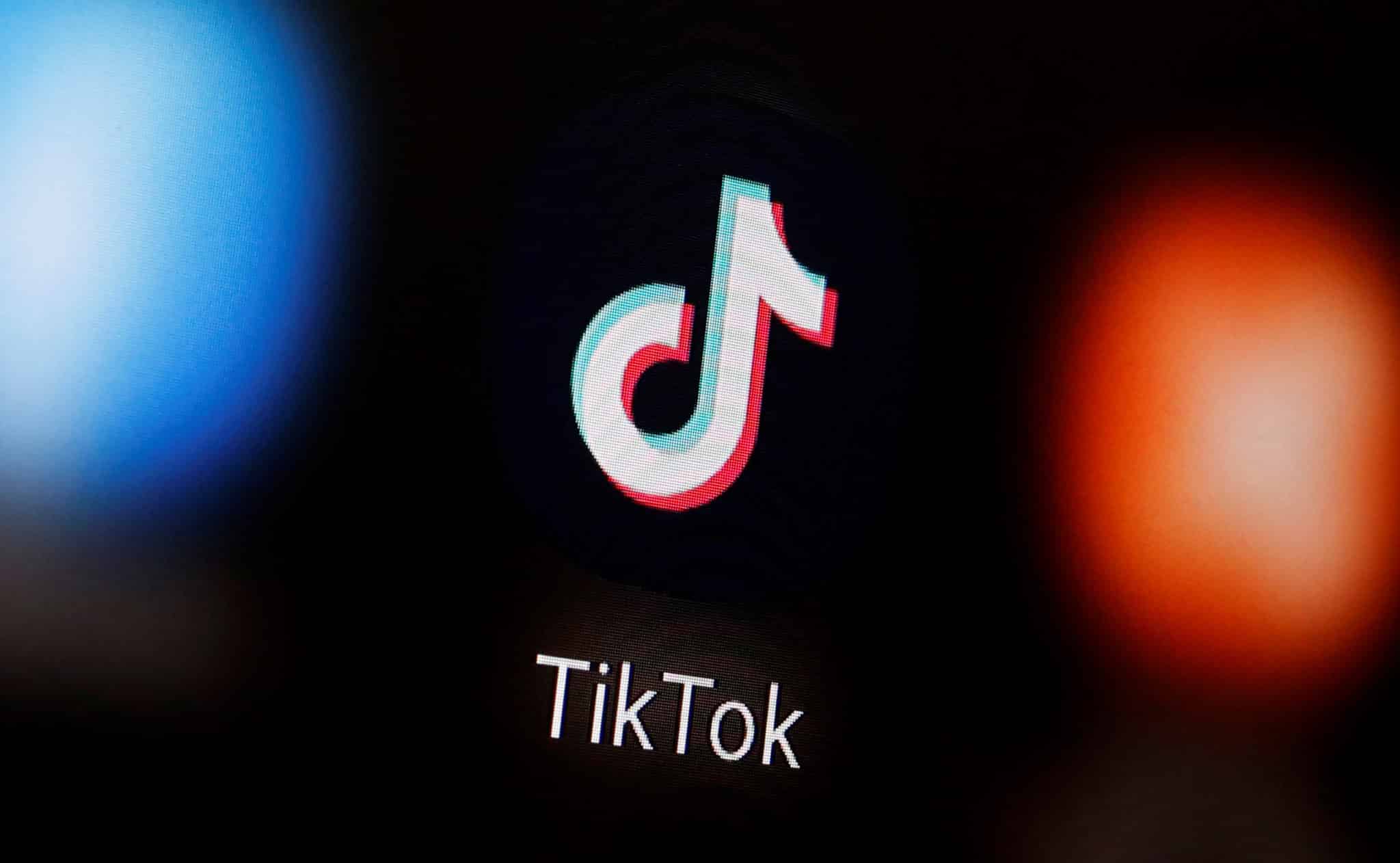 U.S. Senators Seek to Ban Federal Employees From Using TikTok on Their Phones