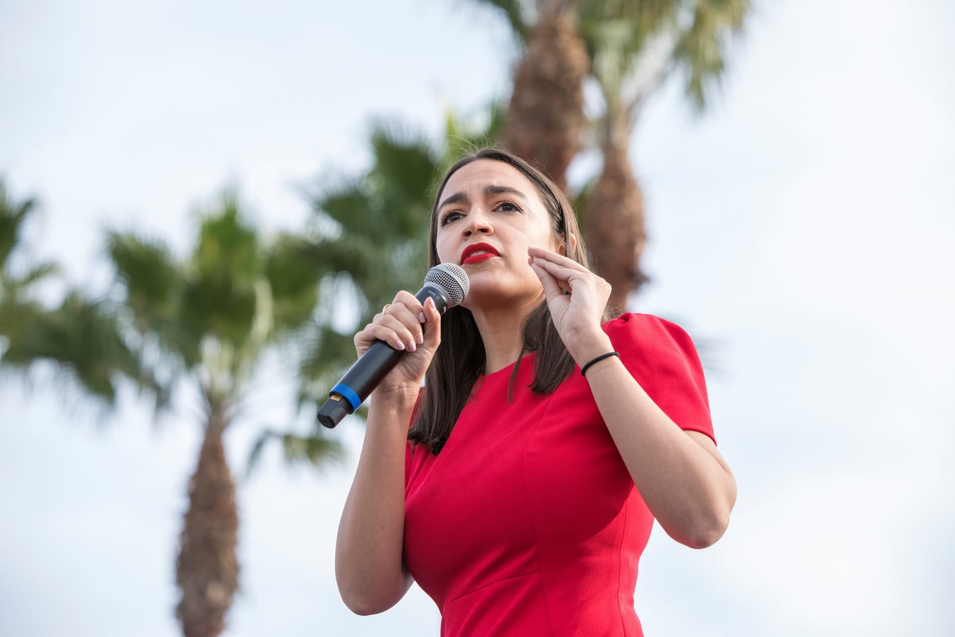 AOC Knocks De Blasio’s ‘Disingenuous’ Proposed Budget Cut to the NYPD