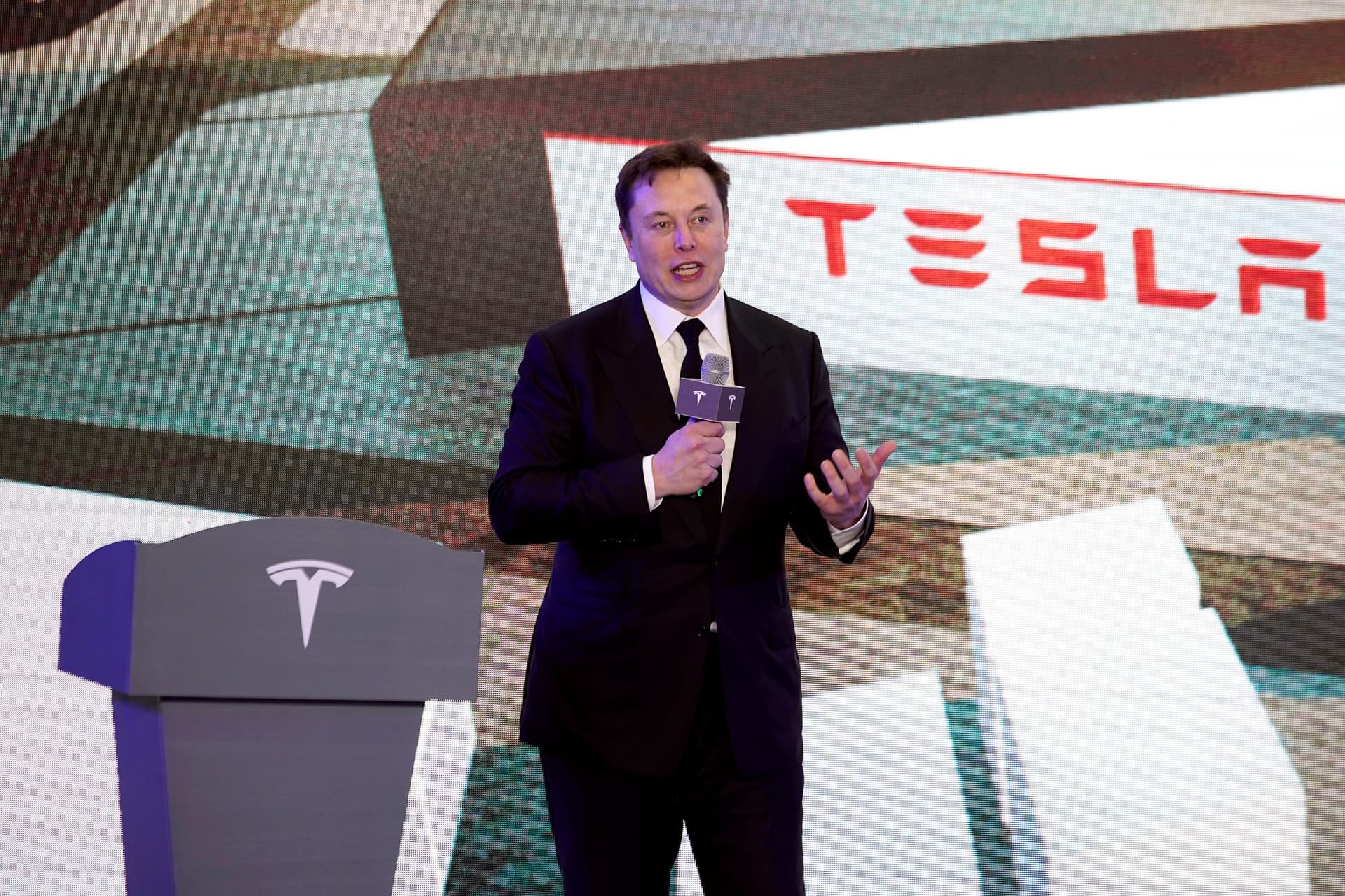 Elon Musk Says Tesla Will Restart Production in California Despite Government Orders
