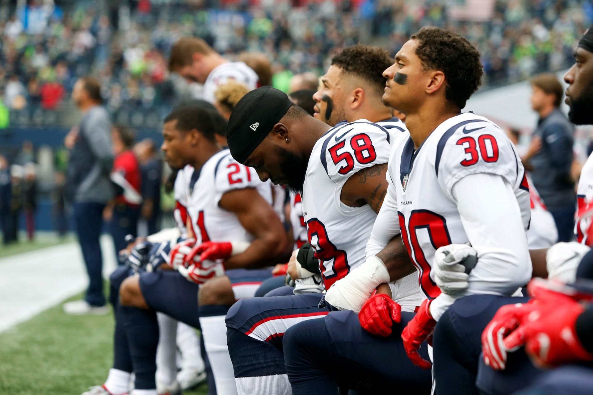 āNo Kneelingā: Trump Renews Criticism of Protests During US Anthem