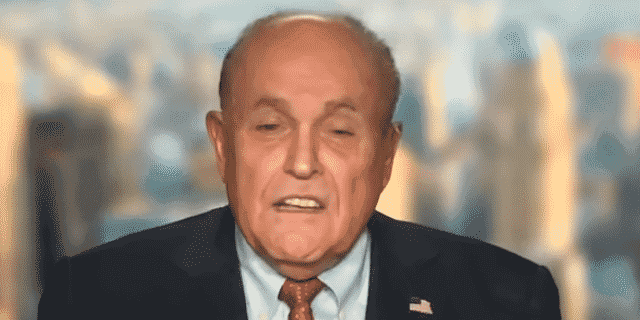 Giuliani Challenges Cuomo to Remove de Blasio as NYC Mayor