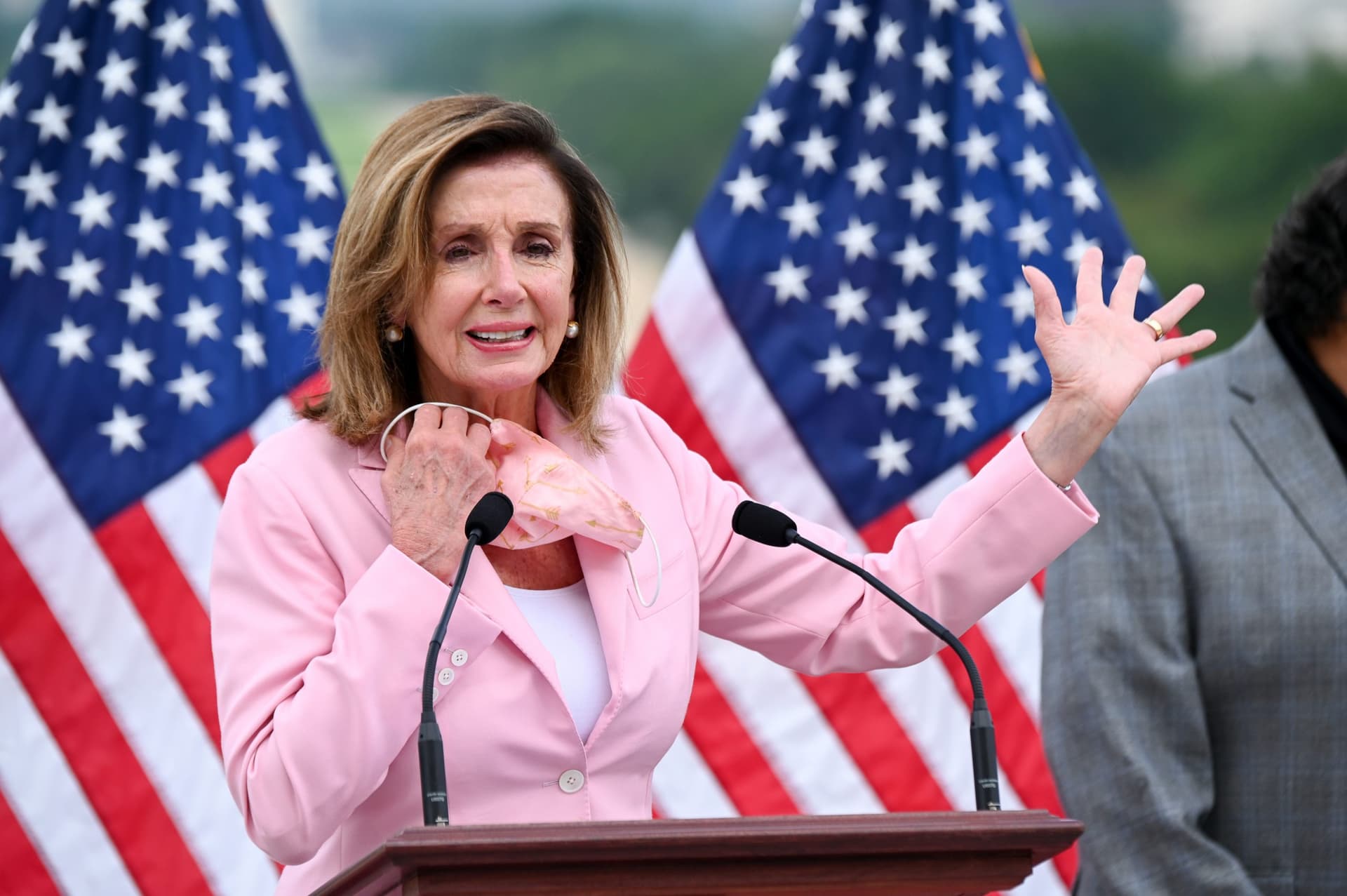 US House Speaker Pelosi Opposes Separate Deal on Jobless Benefits