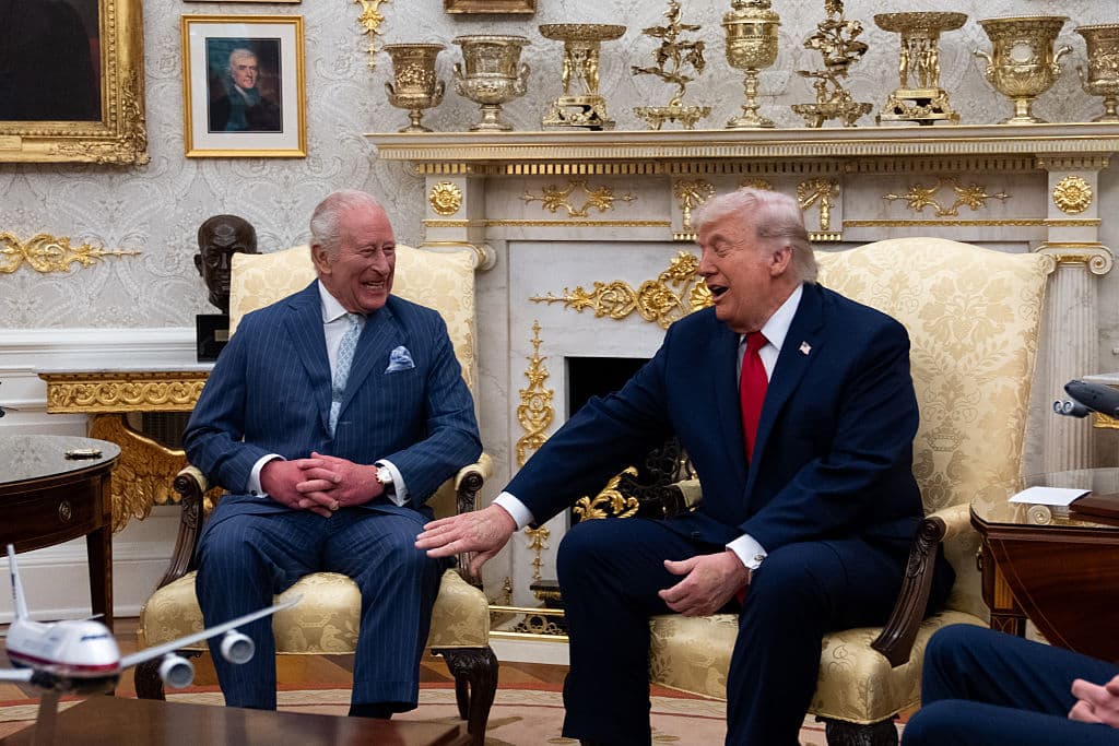 WH Posts Photo of King, Trump: âTwo Kingsâ